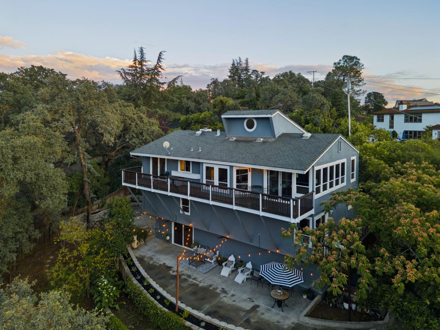2561 King Richard Drive — photo