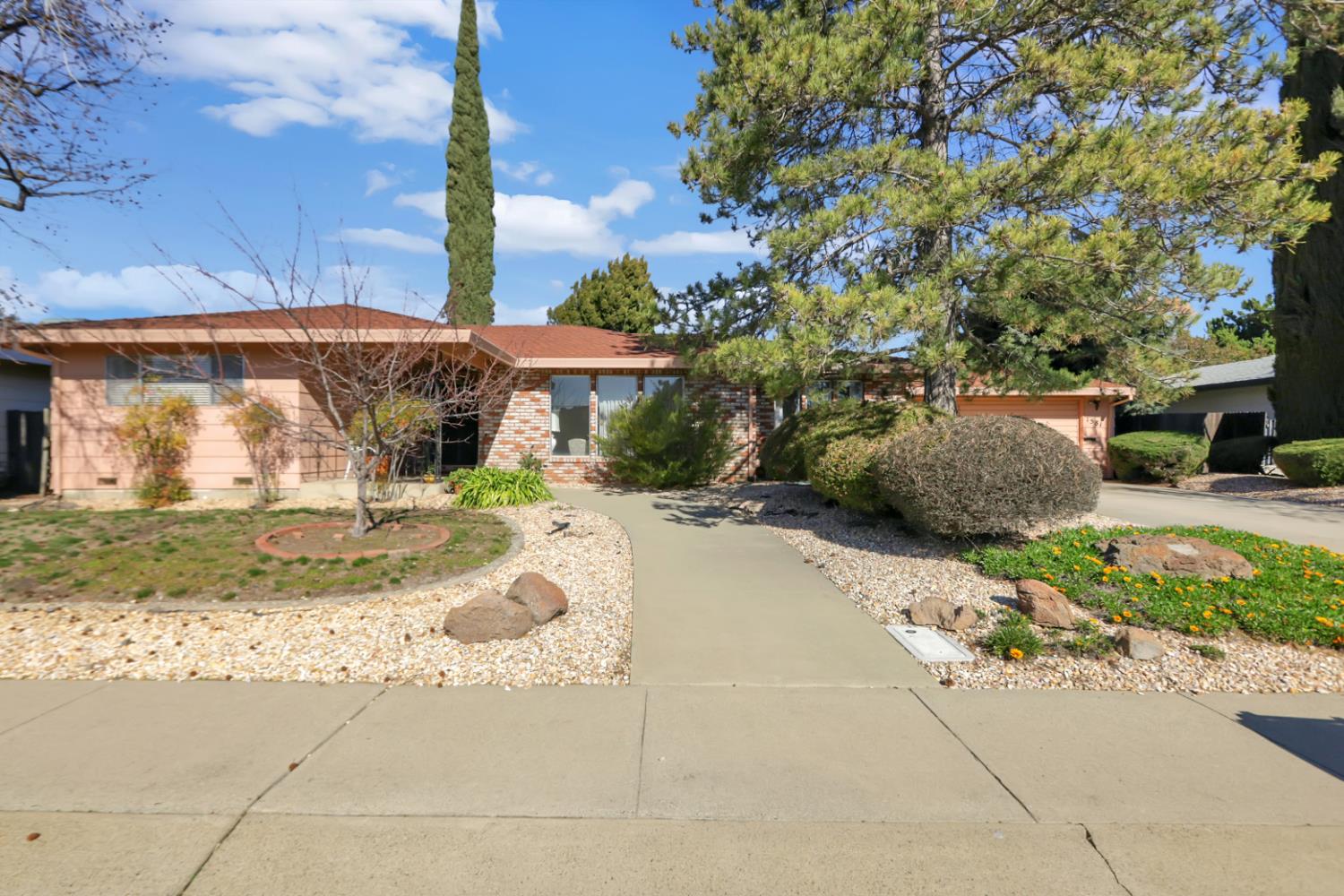 1581 Valley View Drive — photo