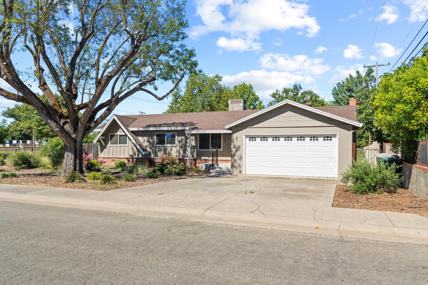 2101 Bircher Way — photo