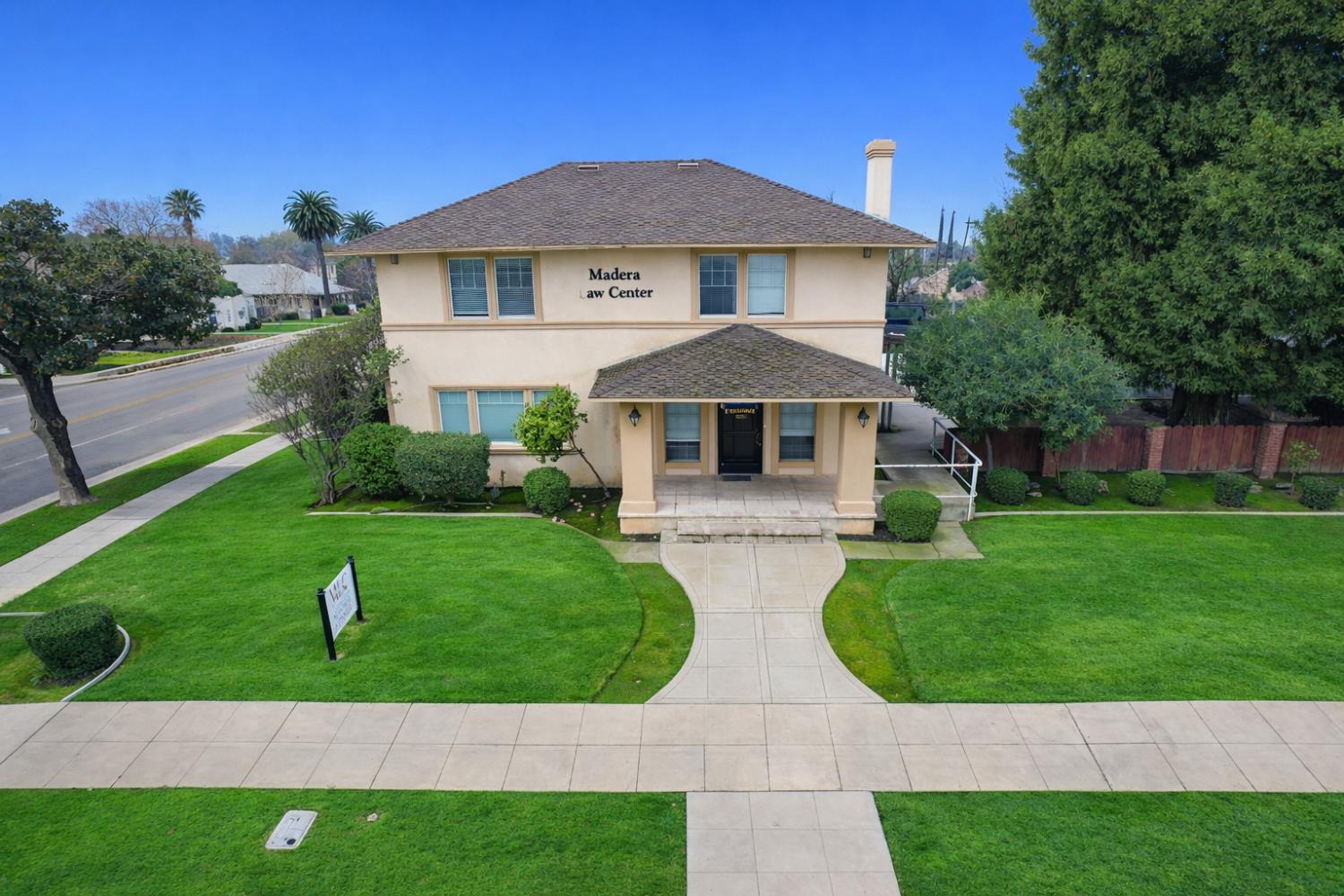 400 W Yosemite Avenue 100 — photo