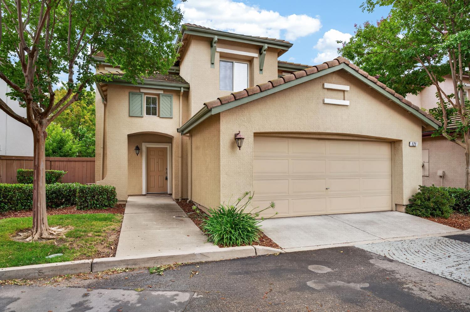 121 Anjou Circle — photo