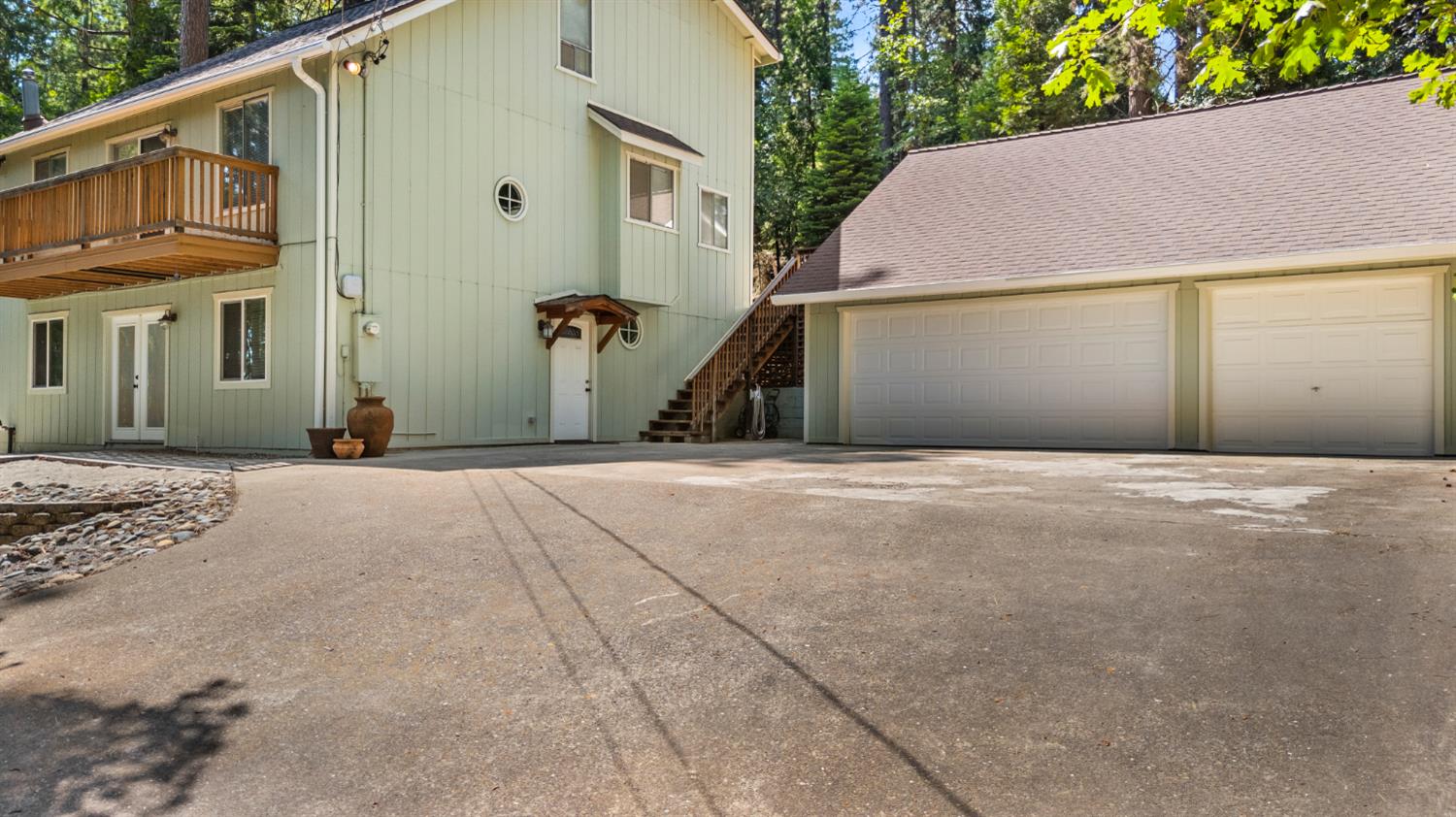 6121 Salmon Way — photo
