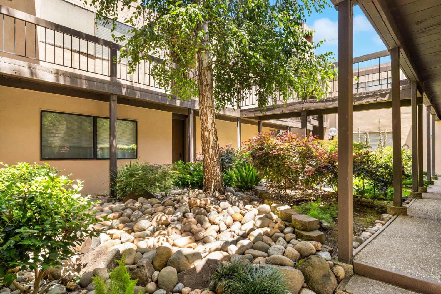 863 E Woodside Lane 9 — photo