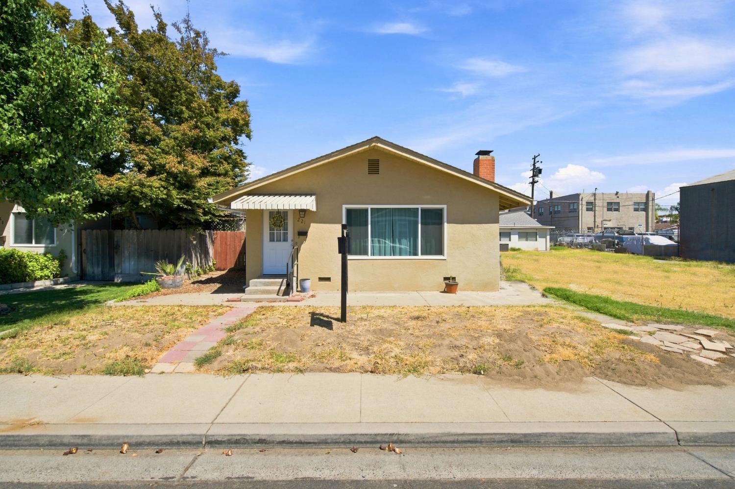 221 W 1st Street, Ripon, CA 95366 — photo 2
