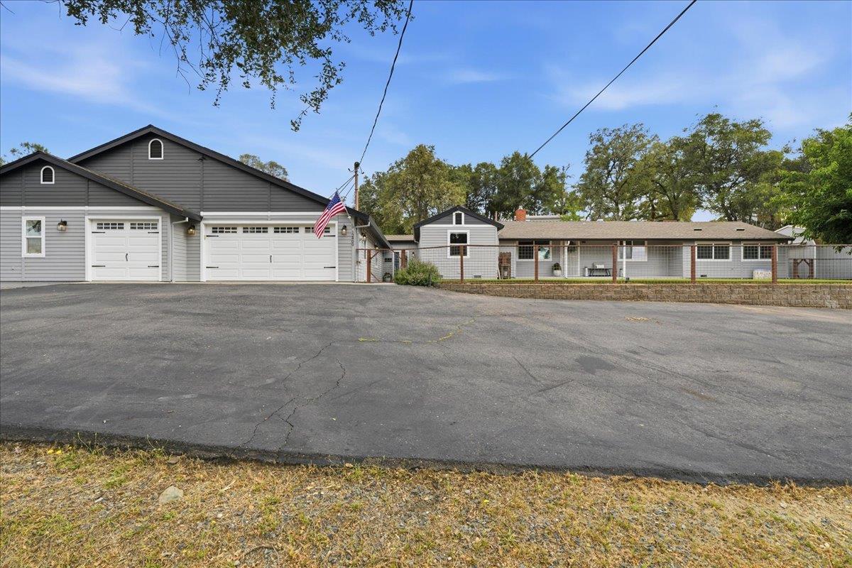 12400 Dry Creek Road — photo