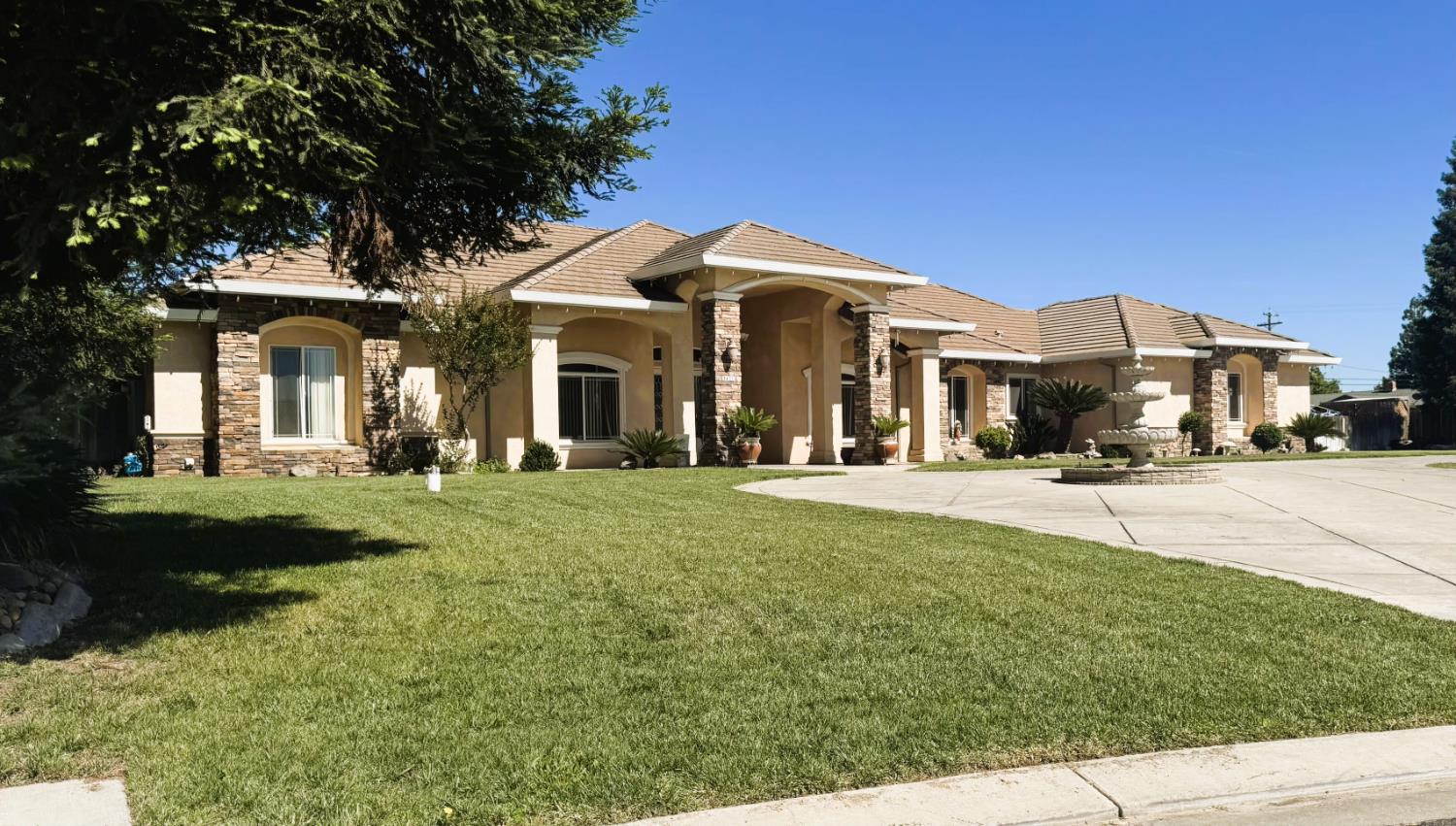 6471 Samrath Court — photo