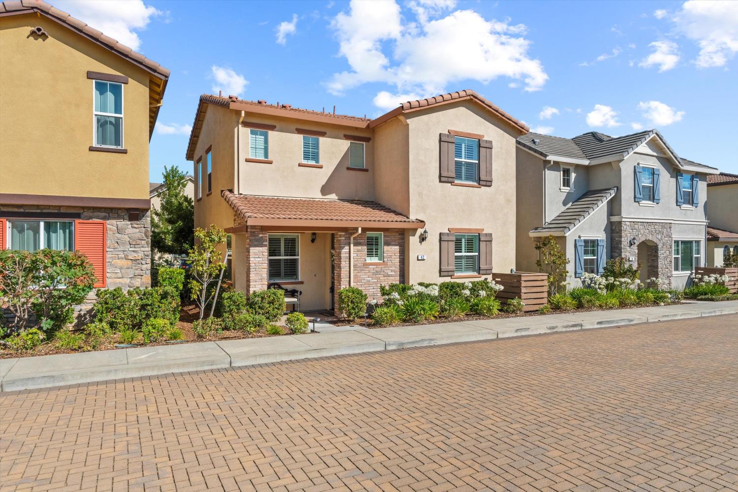 42 Huddlestone Circle — photo