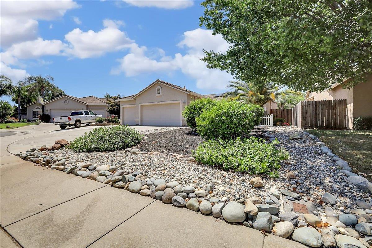 210 Wyatt Court — photo