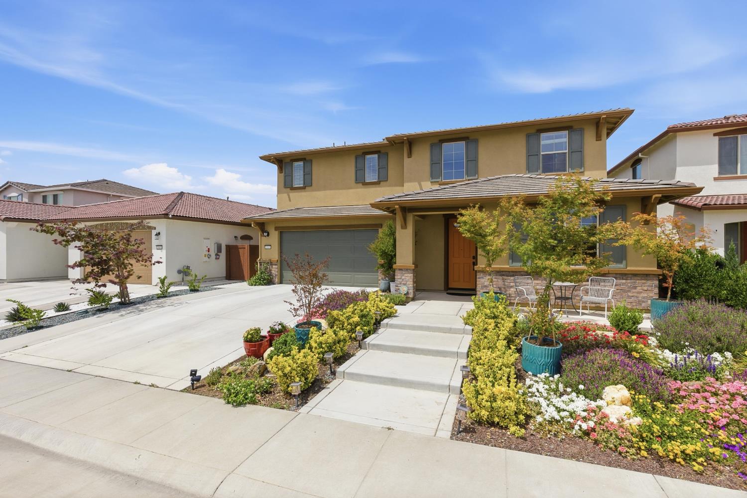 1049 Blue Range Way — photo