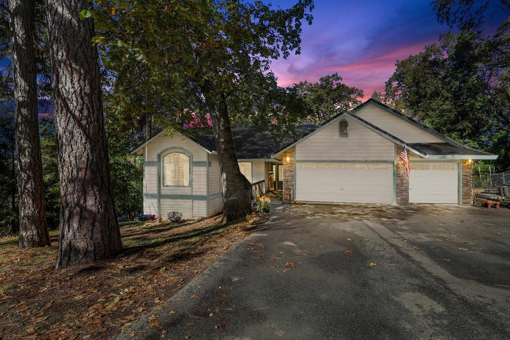6584 Green Leaf Lane — photo