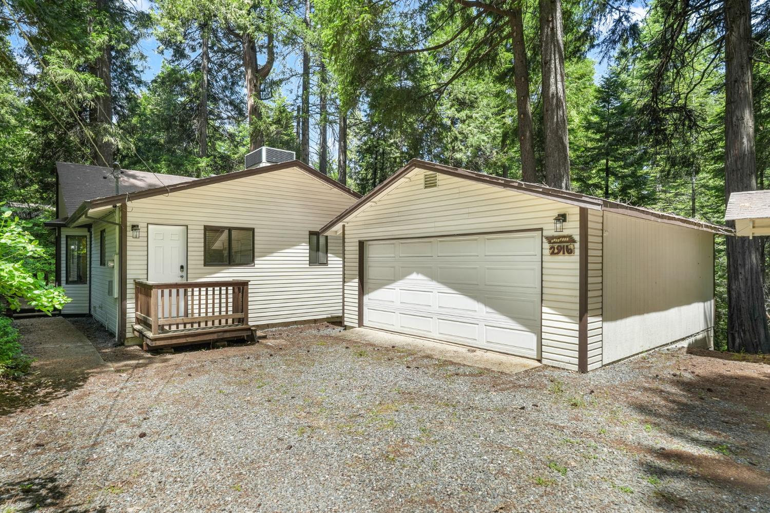 2916 Piazza Court — photo