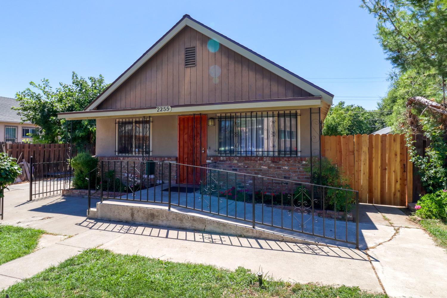 2255 Empress Street — photo