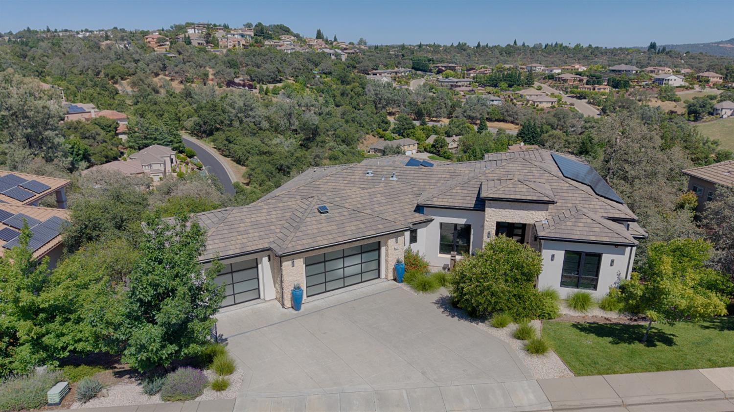 635 Lakeridge Drive — photo