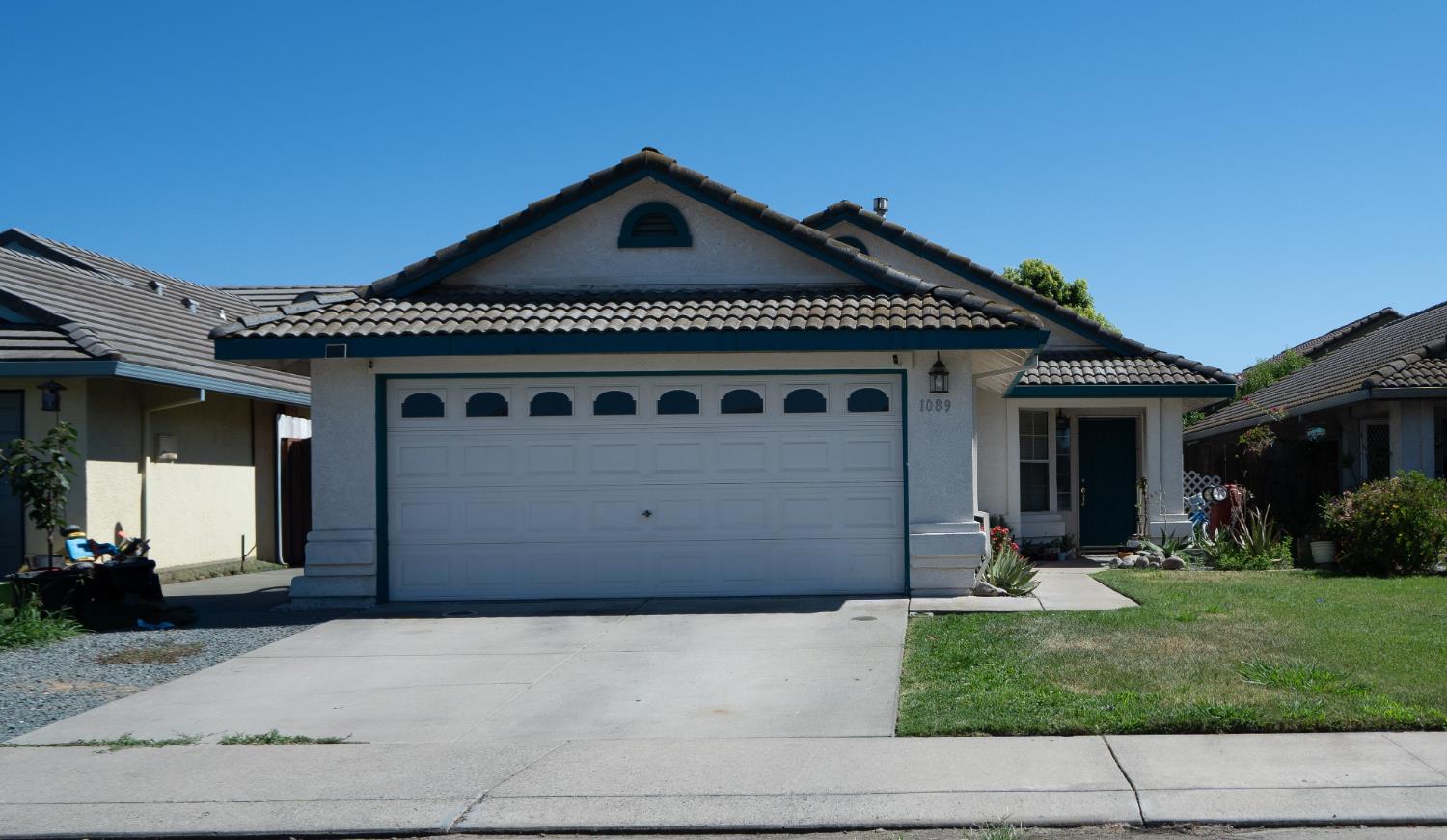 1089 La Mesa Street — photo