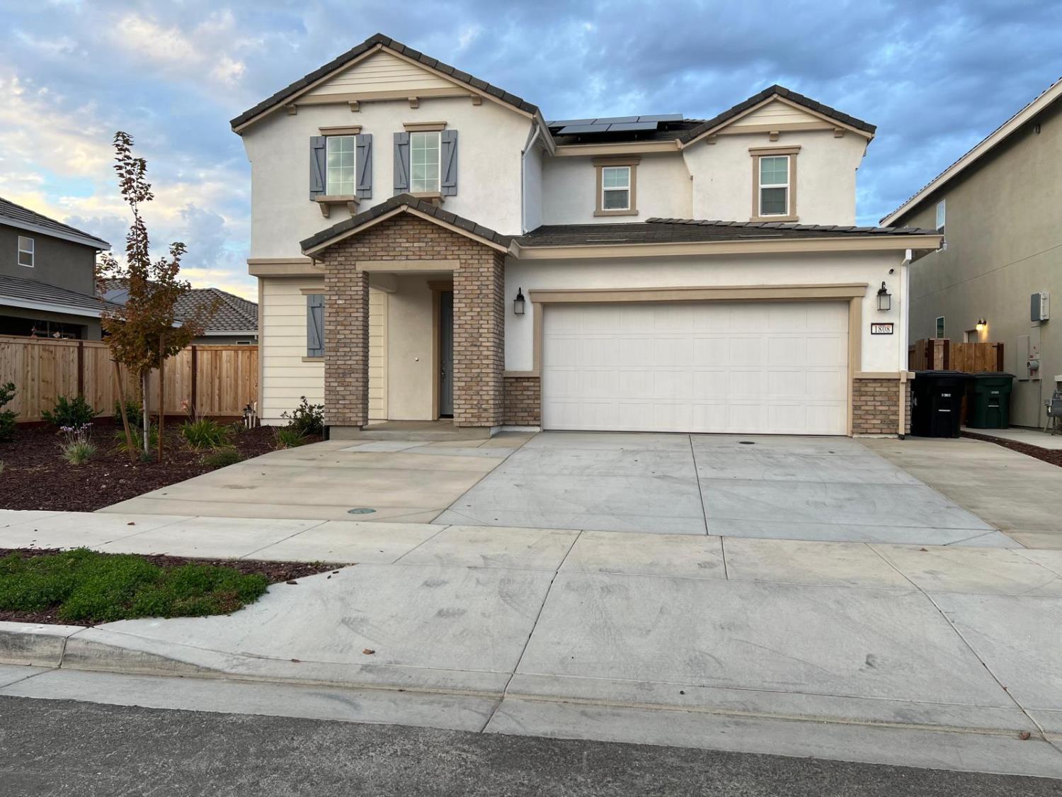 1808 Apiary Way — photo