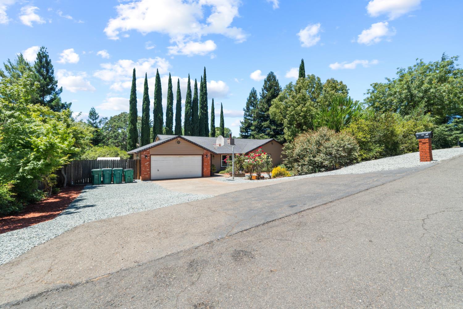 2586 Dudley Drive — photo