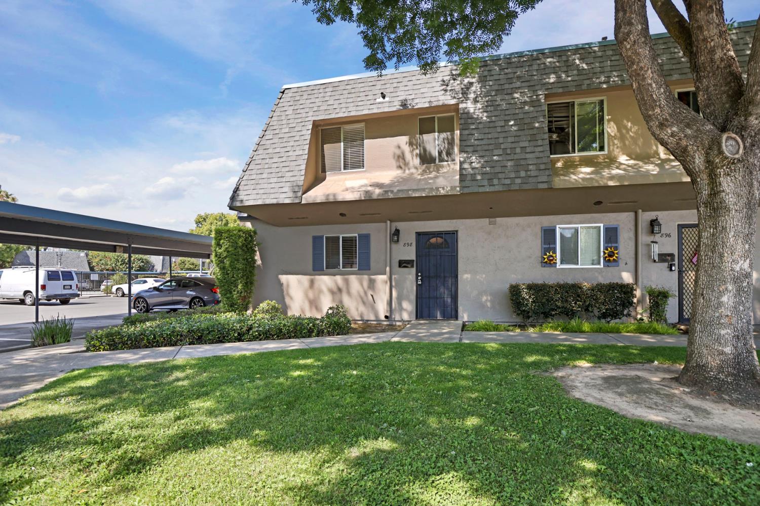 898 Rutledge Dr — photo