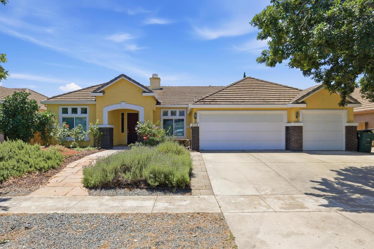 1024 Santa Barbara Way — photo