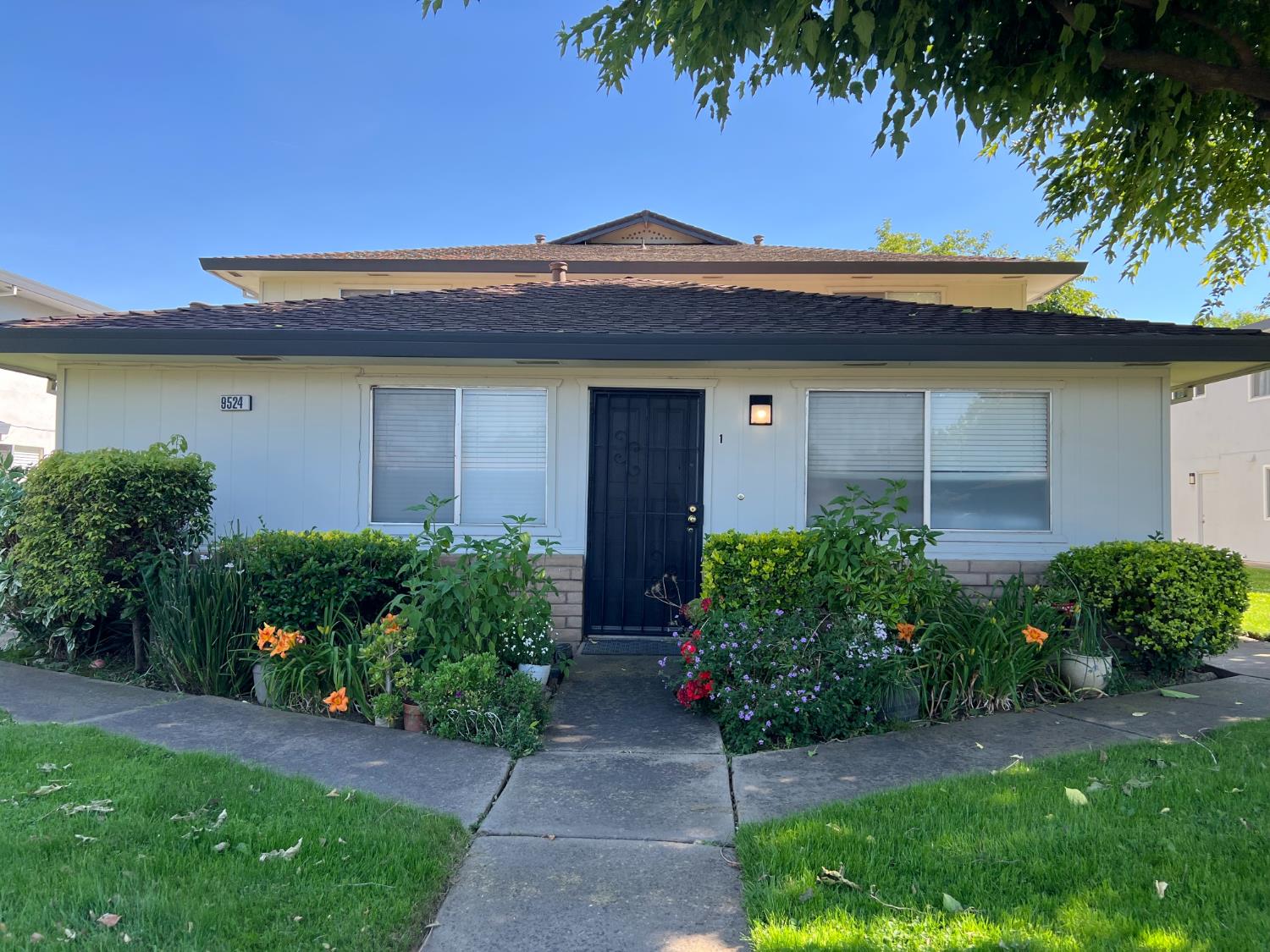 9524 Emerald Park Drive 1 — photo