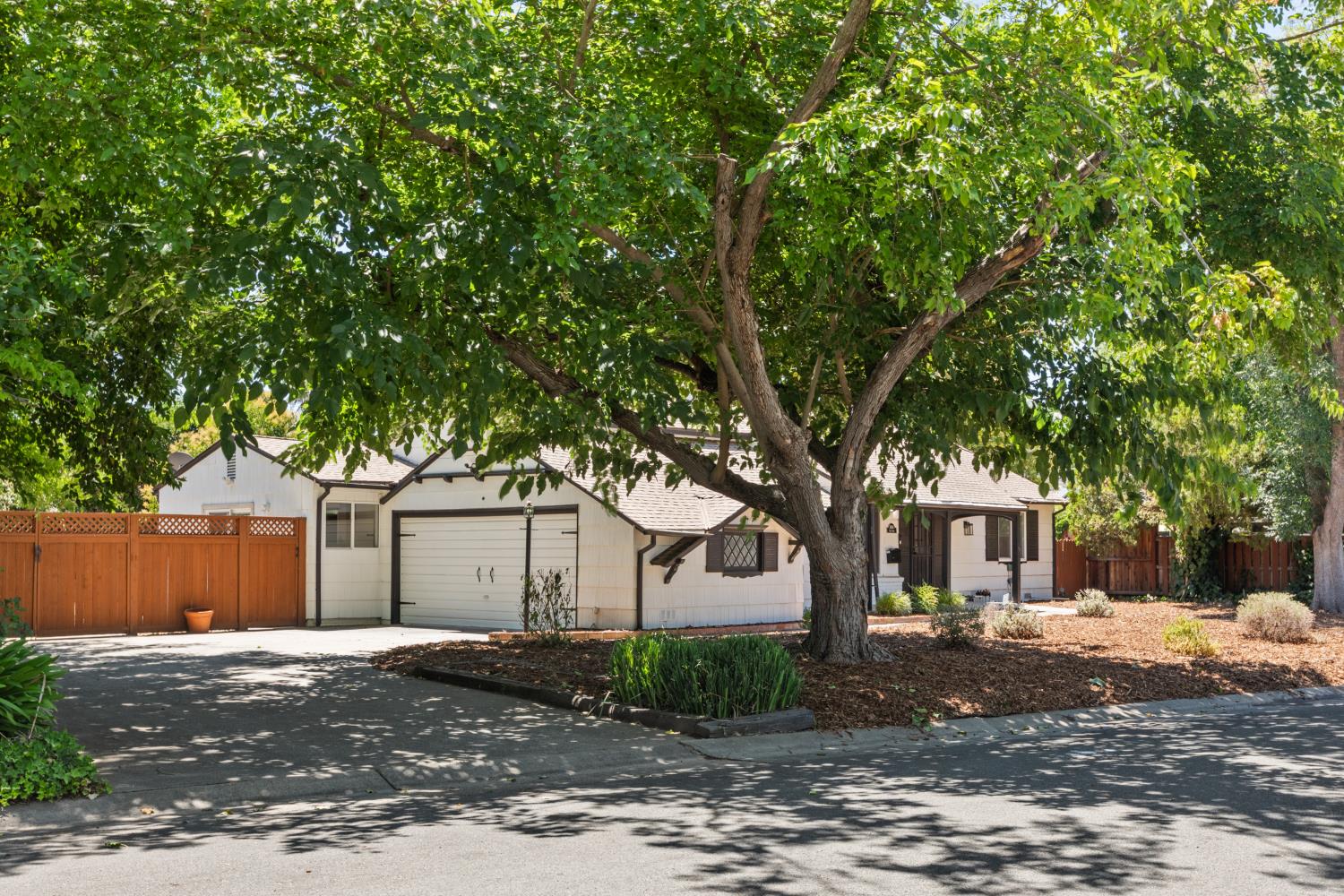 3004 Leta Lane — photo