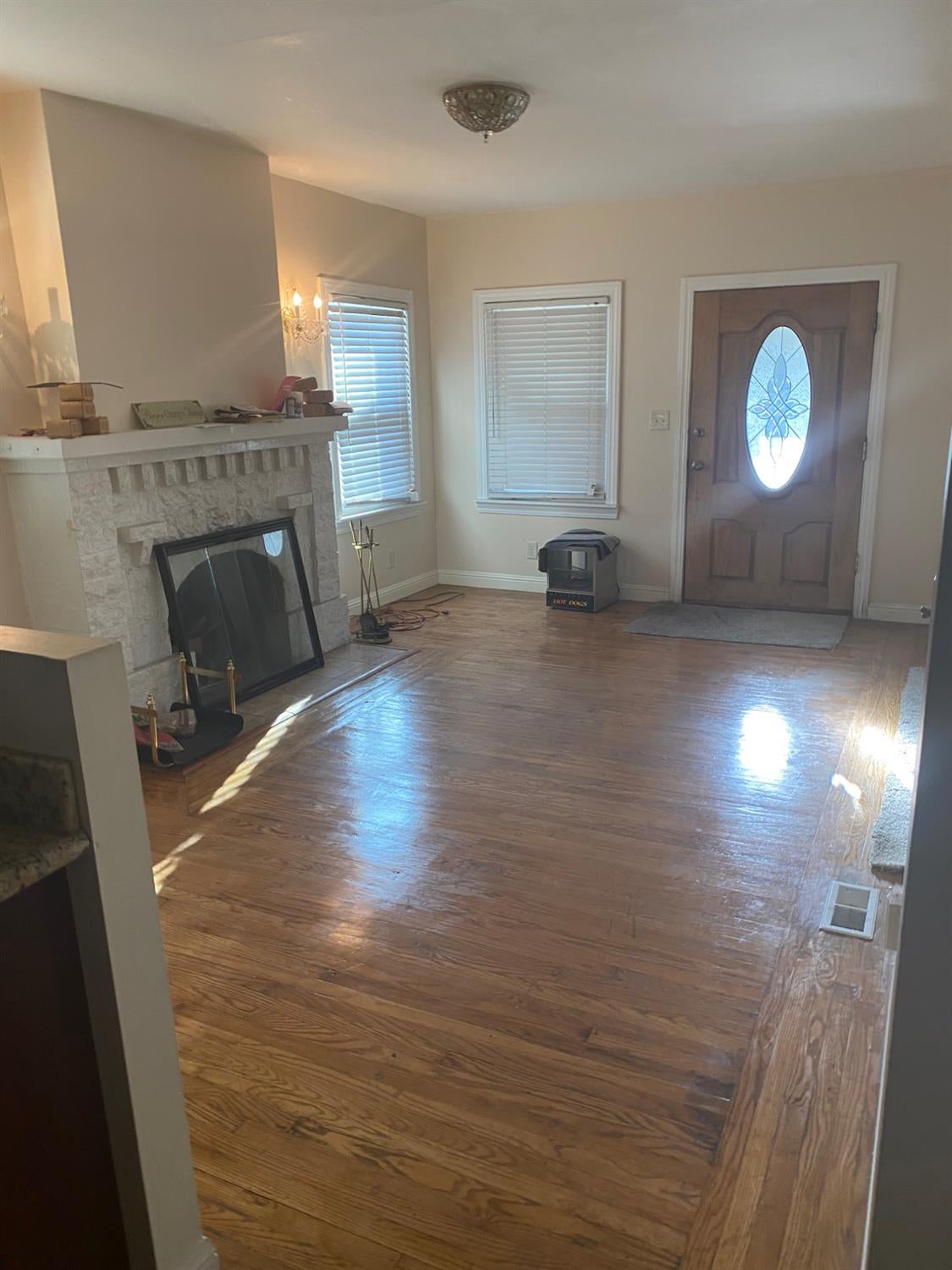 Home in Oakland, CA 94606 — photo 2