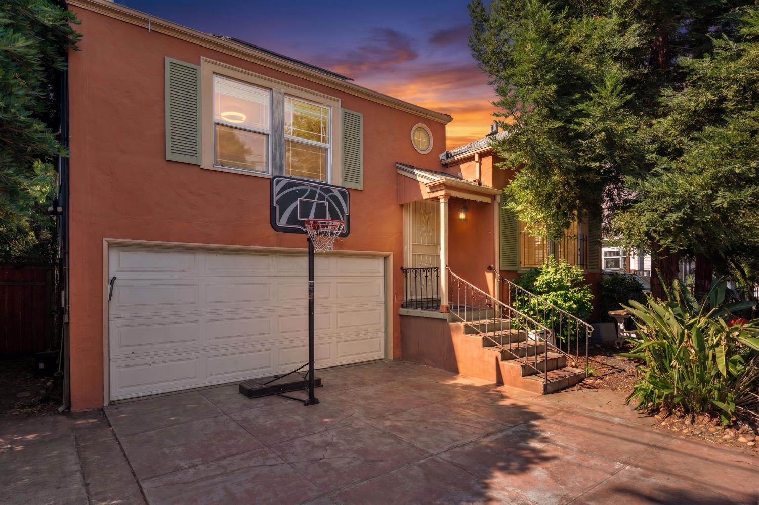 728 W Acacia Street — photo