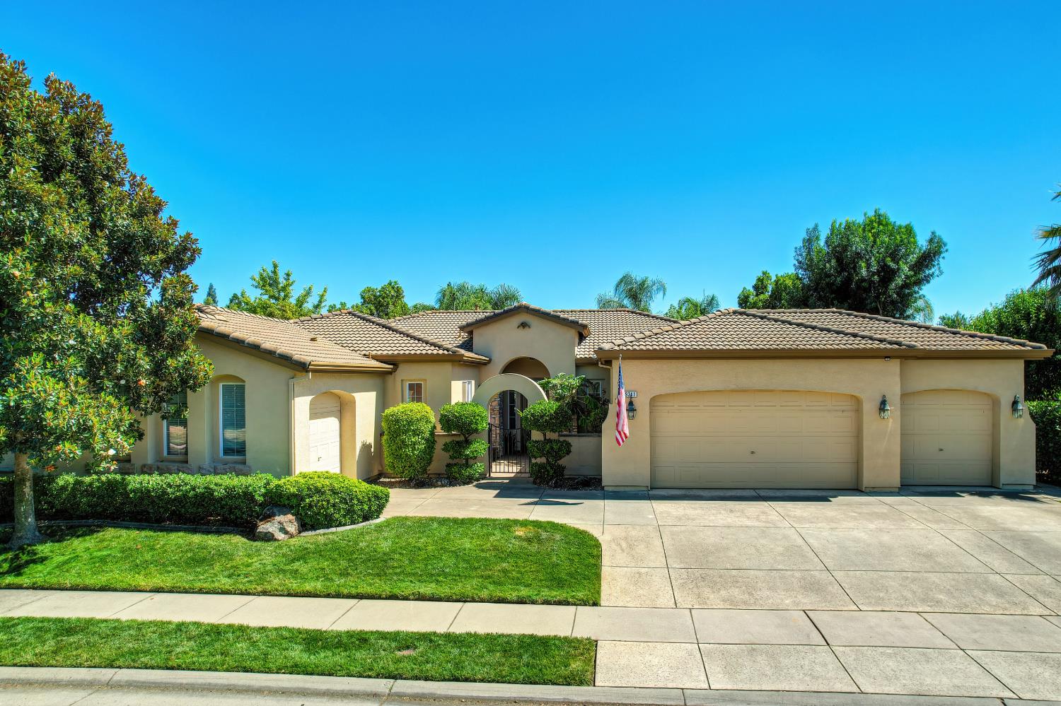 9341 Courtney Way — photo