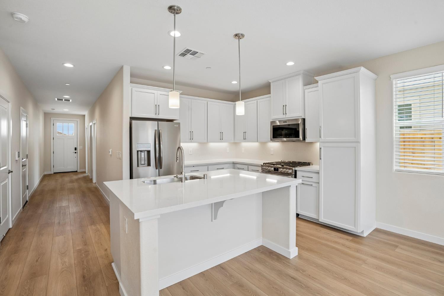 3920 Aura Way — photo