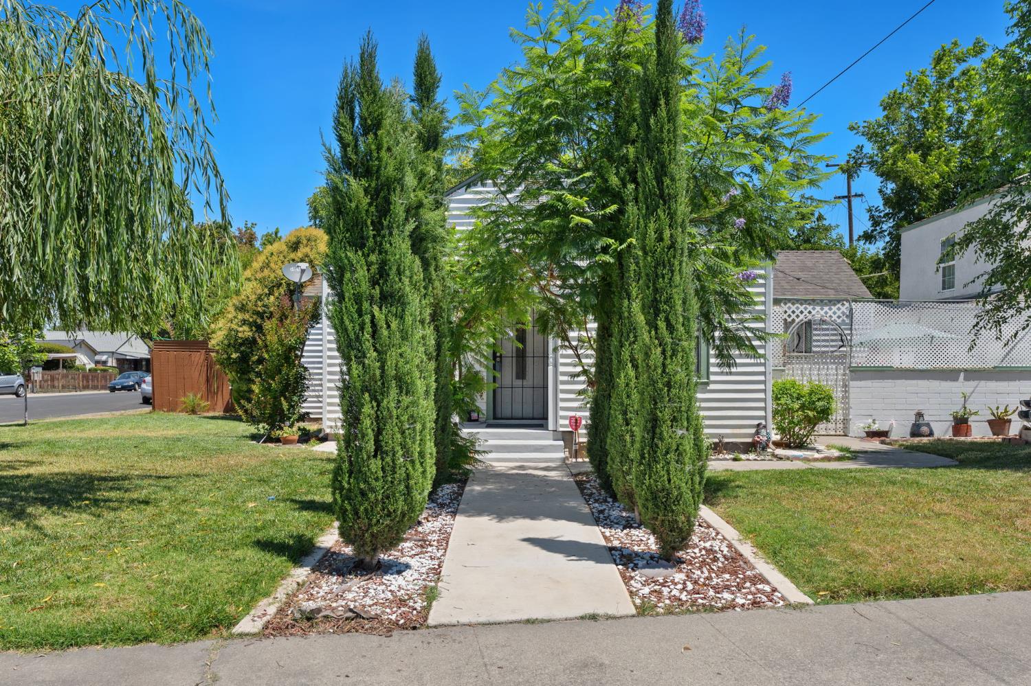 2102 N Funston — photo