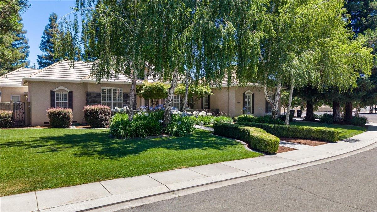 9900 Country Oak Court — photo