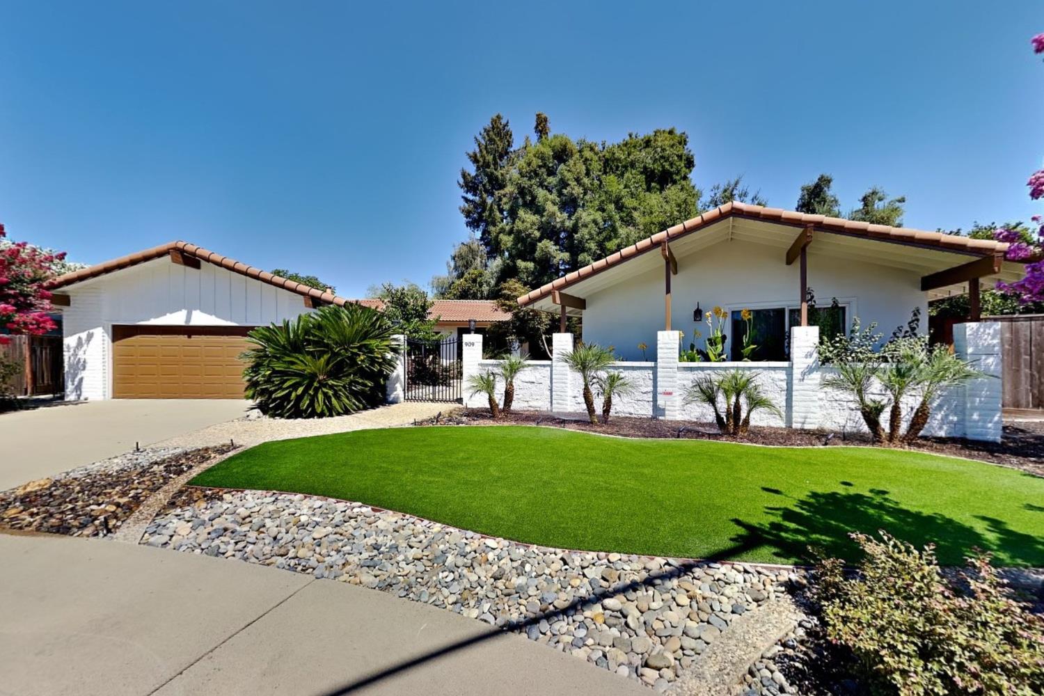 909 Newcastle Court — photo
