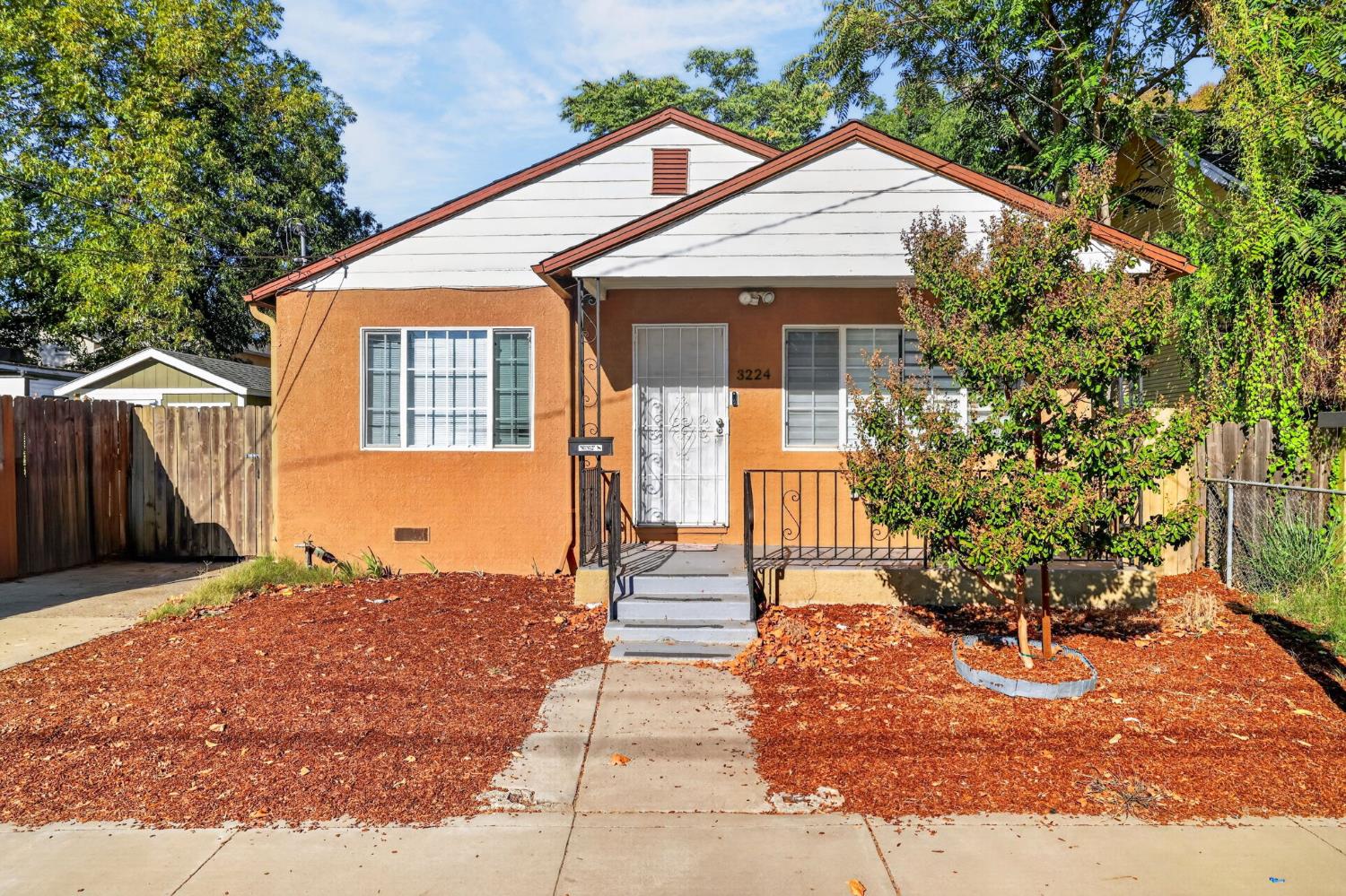 3224 San Jose Way — photo