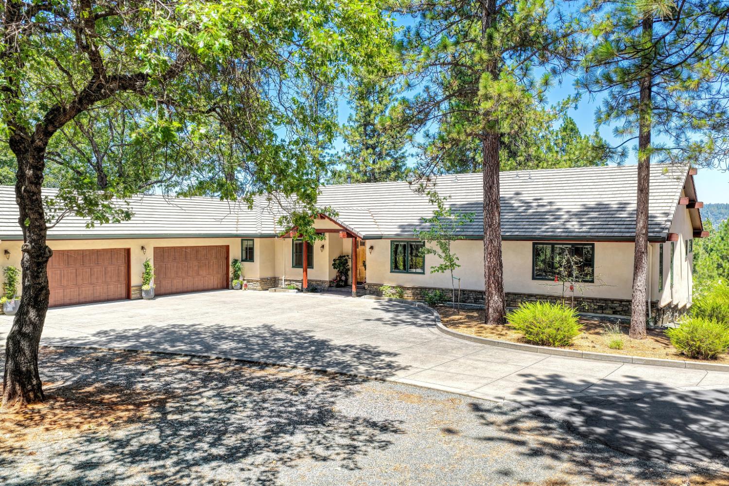5050 Bella Vista Circle — photo