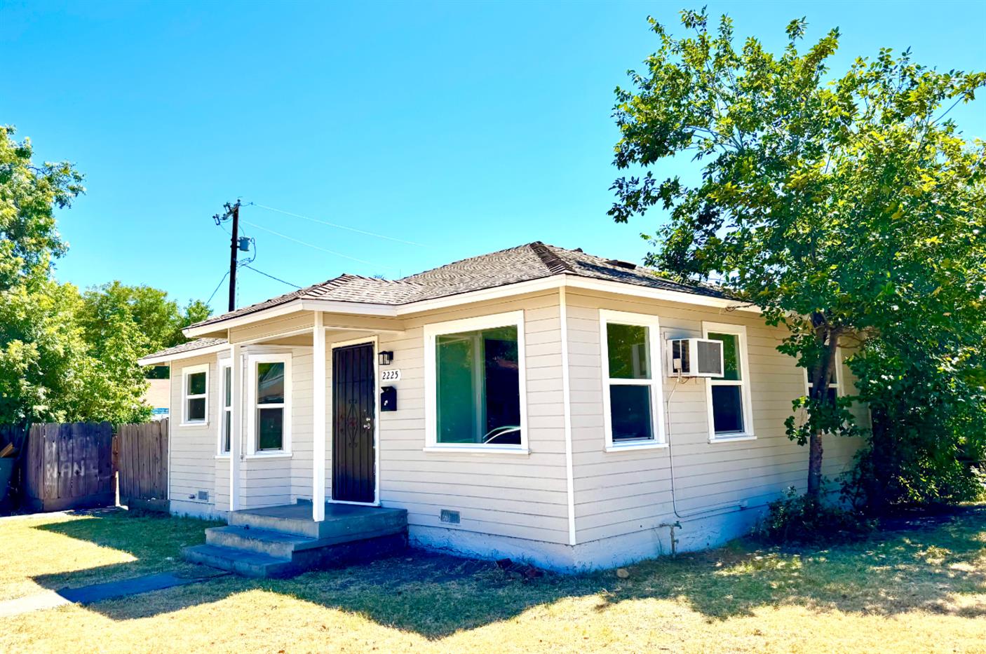 2225 N Sutter Street — photo