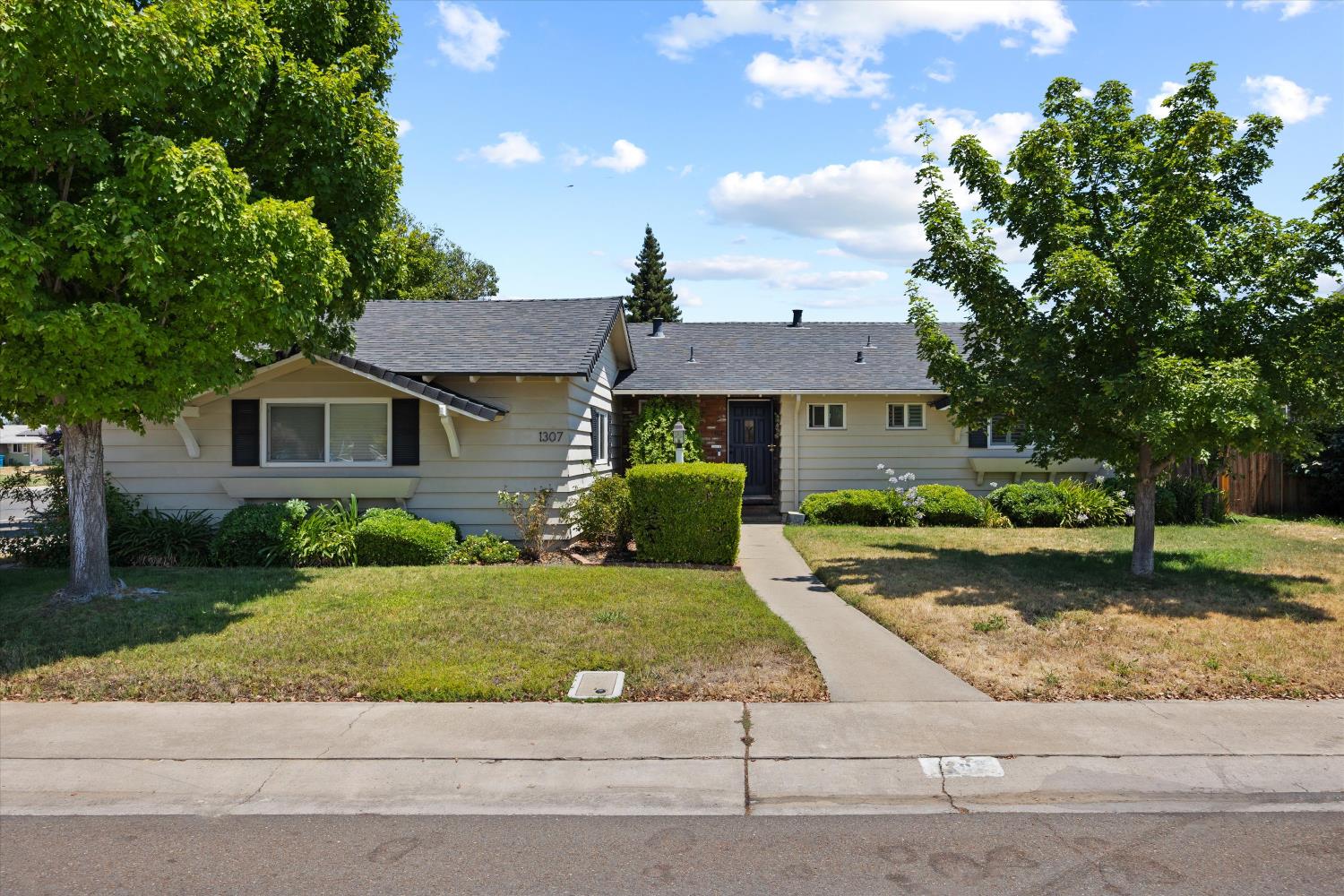 1307 Stafford Way — photo