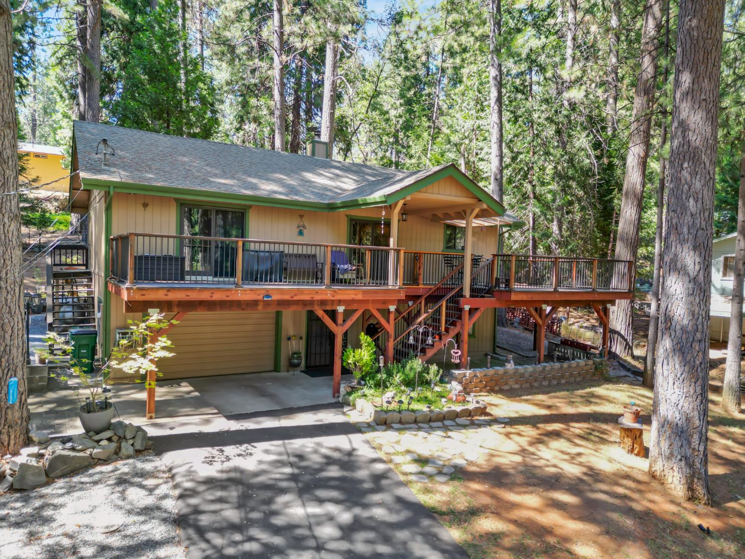 6165 Salmon Way — photo