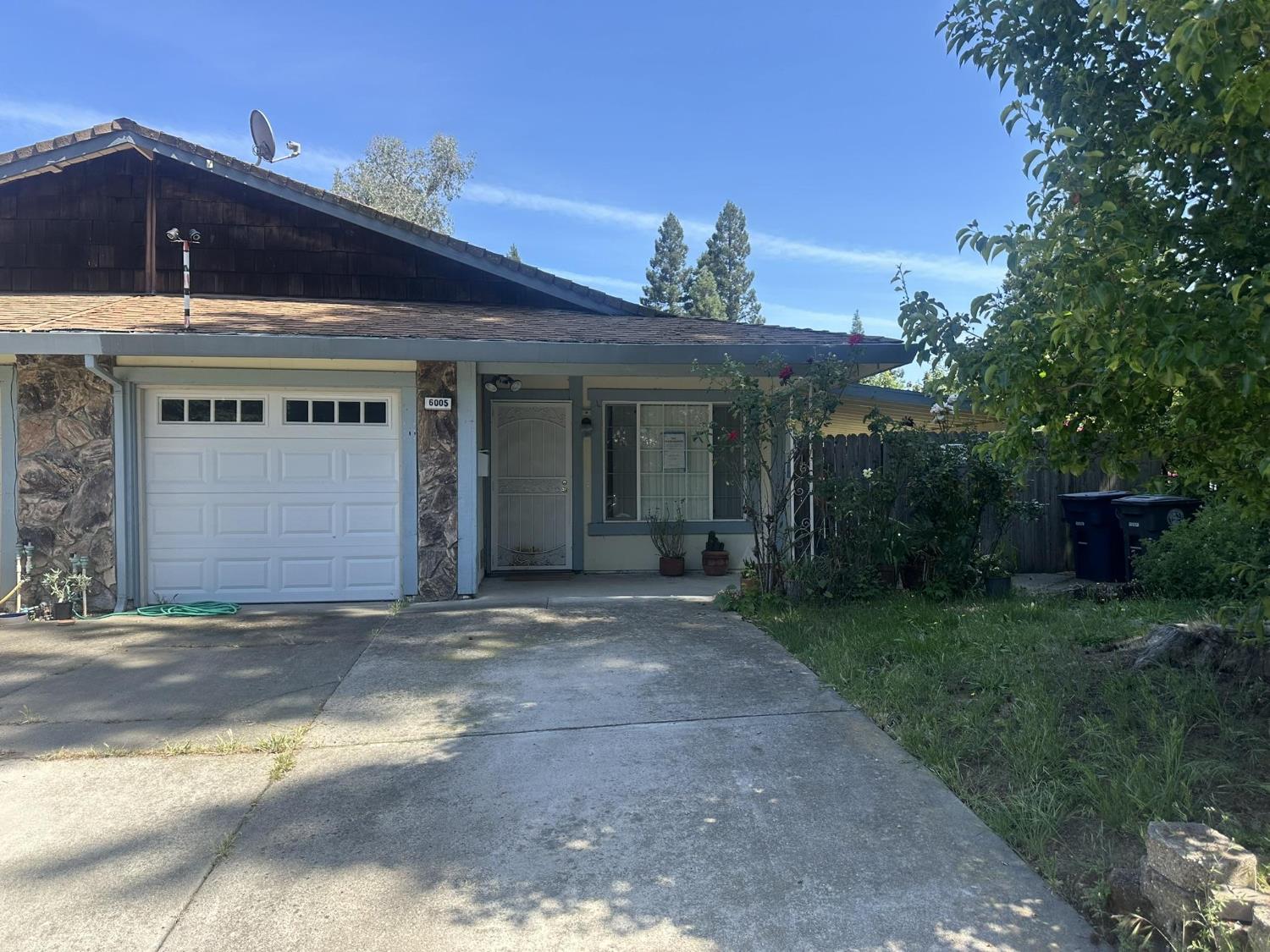 6005 Rowan Way — photo