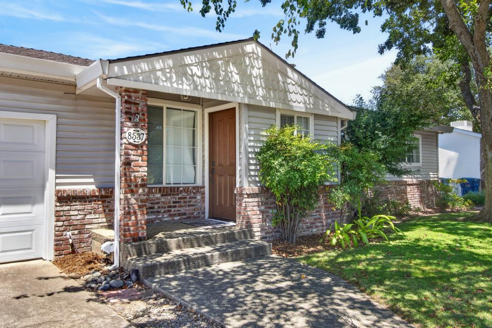 8537 Sheraton Drive — photo