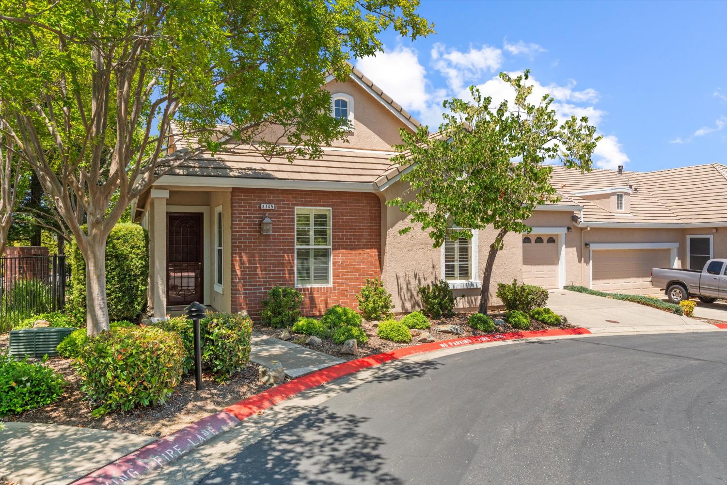 3745 Park Dr — photo