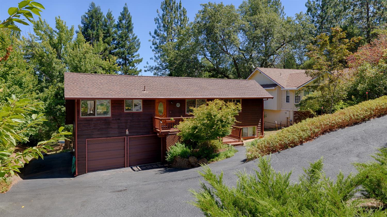 11090 Lakeshore North — photo