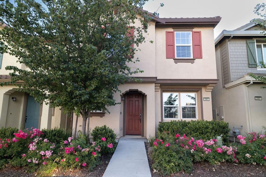 2583 Buzz Aldrin Way — photo