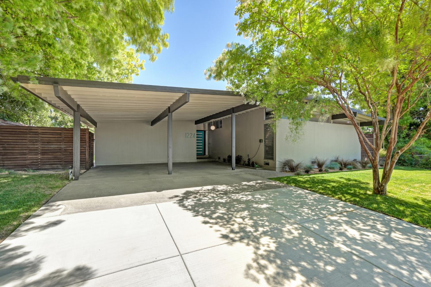 1224 Mcclaren Drive — photo