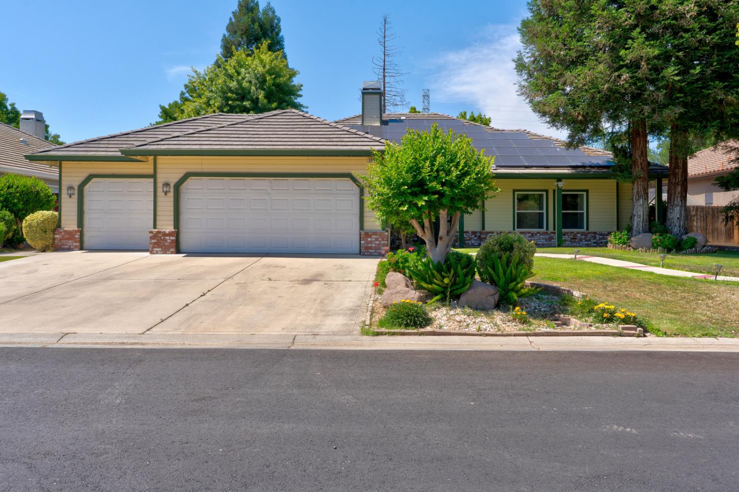 7090 Emerald Street — photo