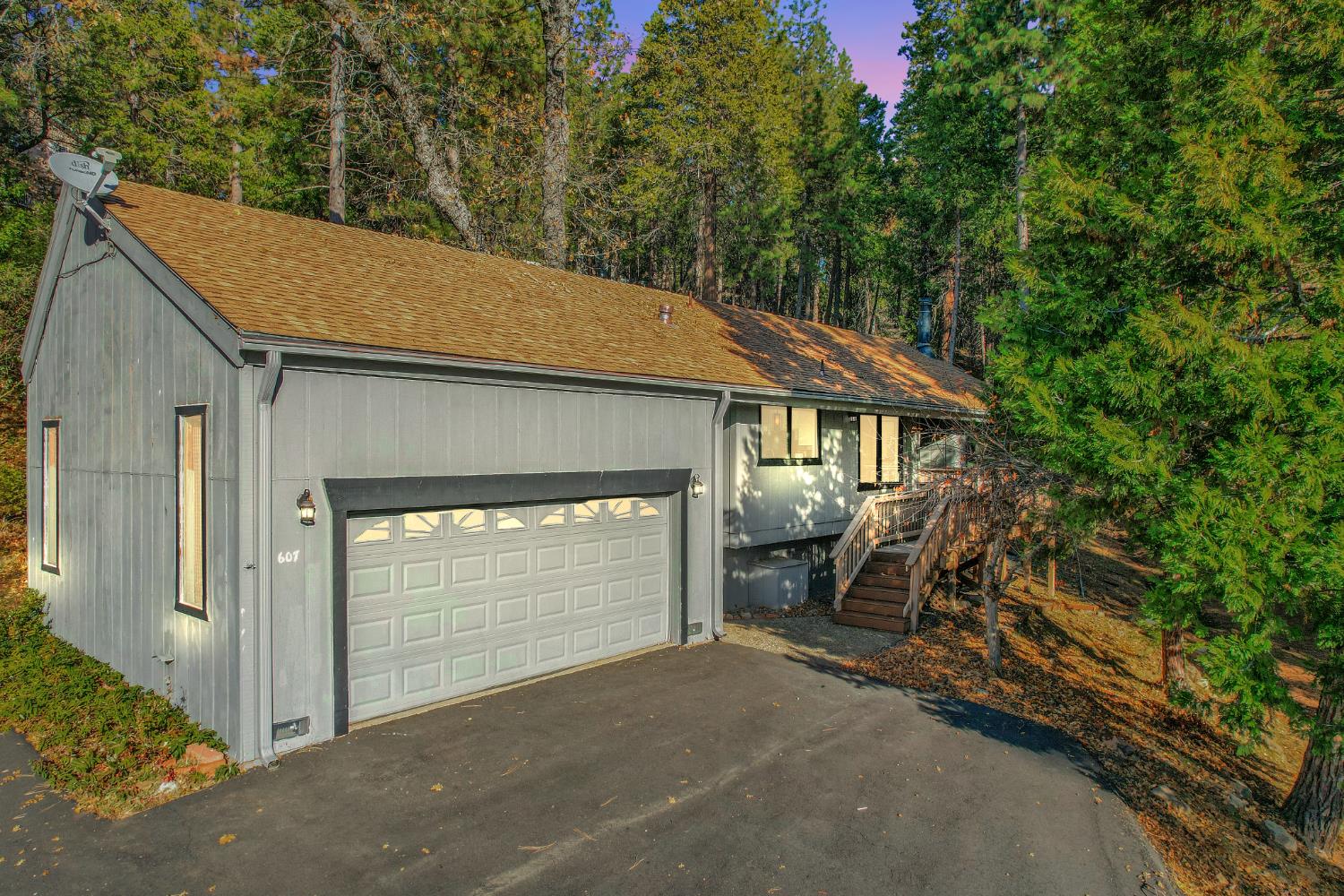 607 Dogwood Dr — photo