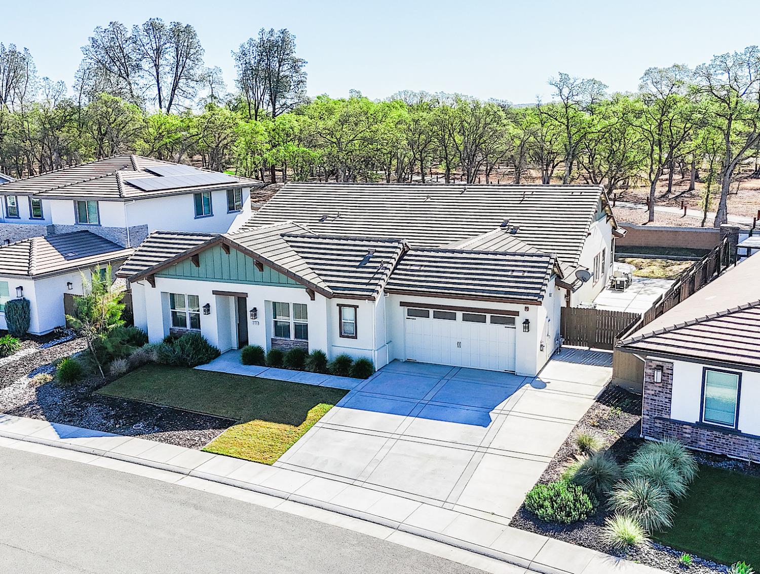 2135 Pinehurst Drive — photo