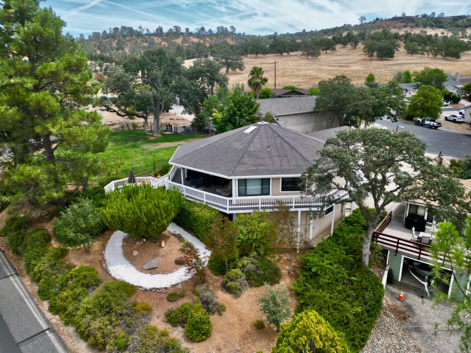 286 Tennis Court — photo