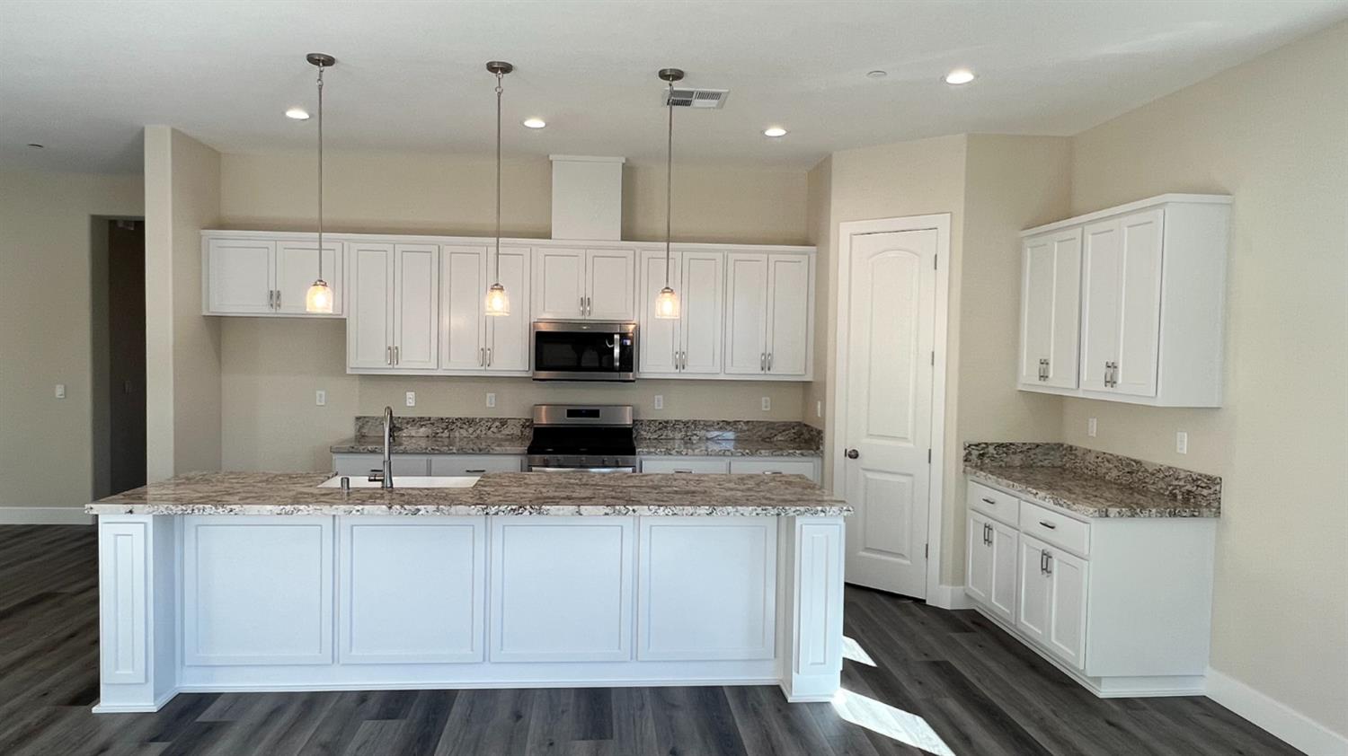 1033 Meadowlands Drive — photo
