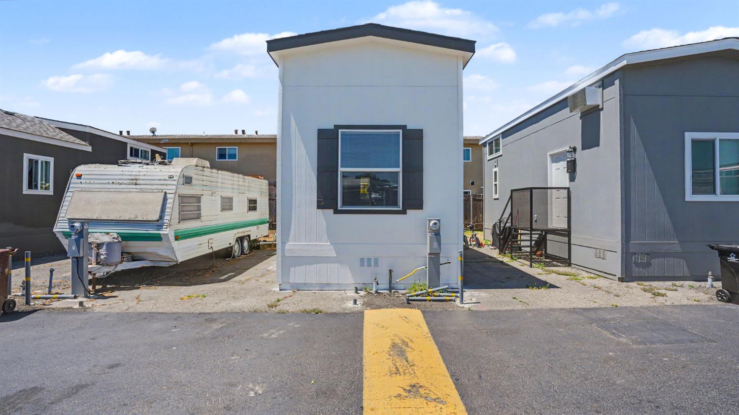 2425 Church Lane 8 — photo