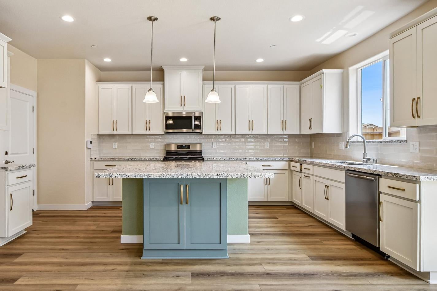 3951 Aura Way — photo