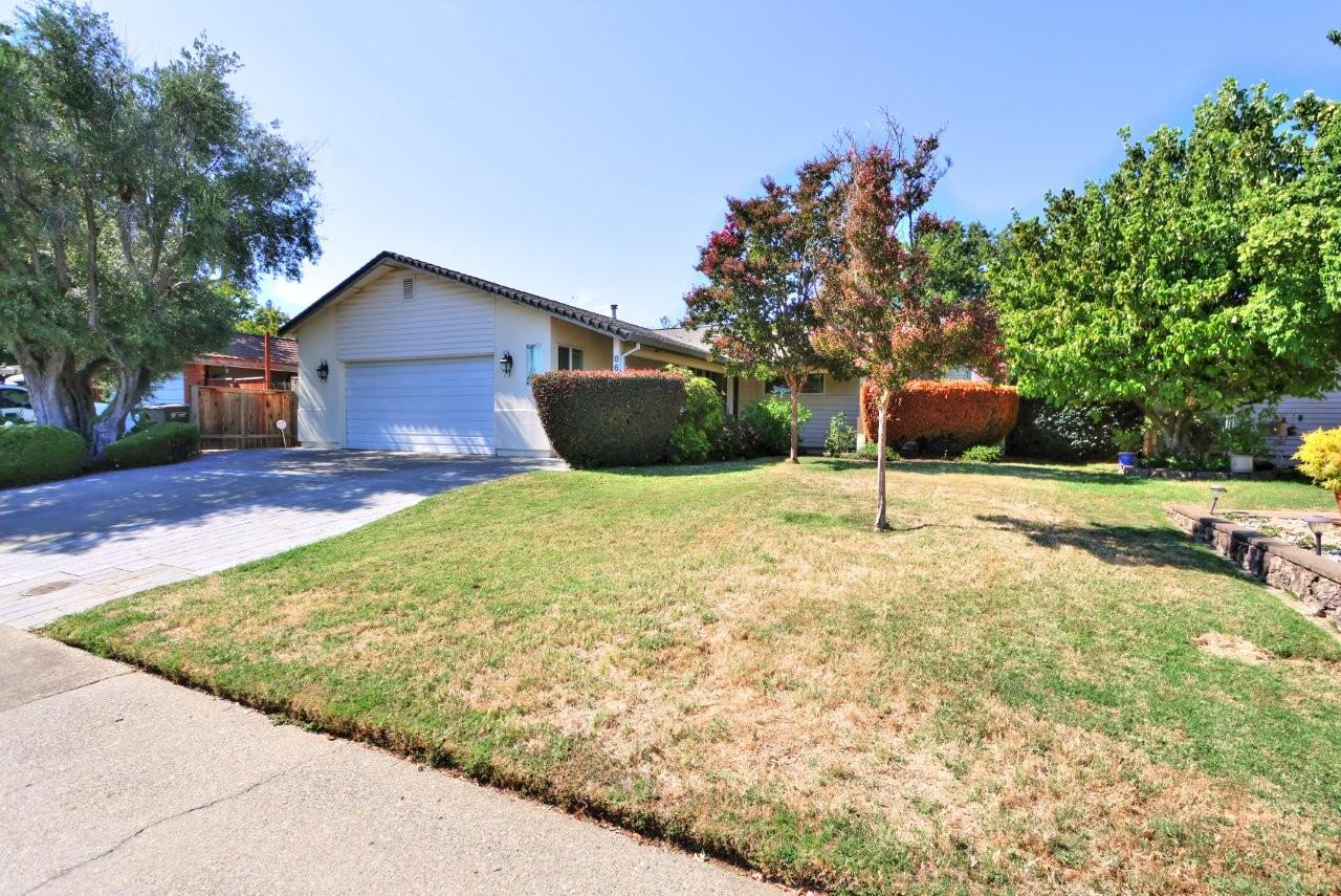 8645 Fallbrook Way — photo